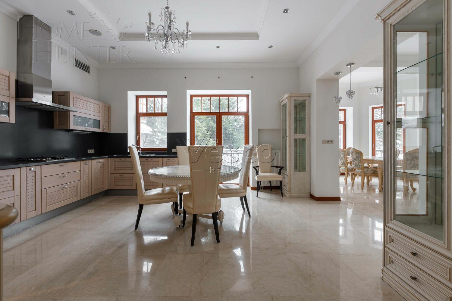 2-этажный коттедж 1 378 м² с отделкой