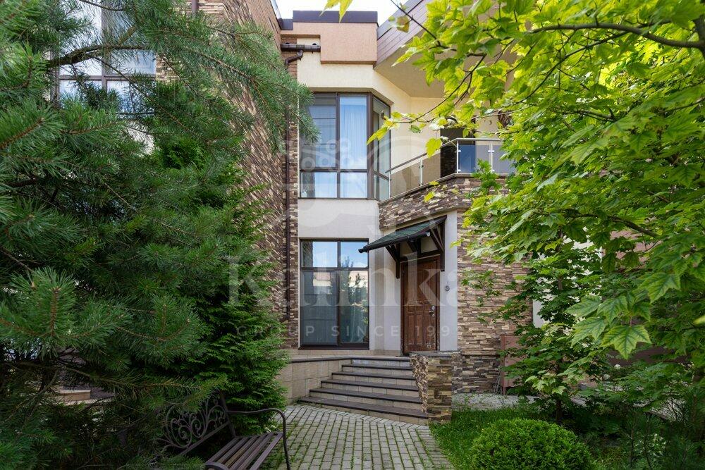 2-этажный таунхаус 220 м² с отделкой