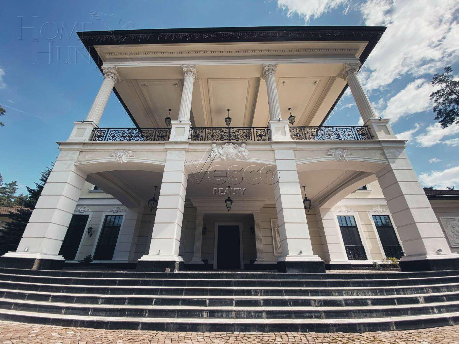 3-этажный коттедж 2 000 м² с отделкой