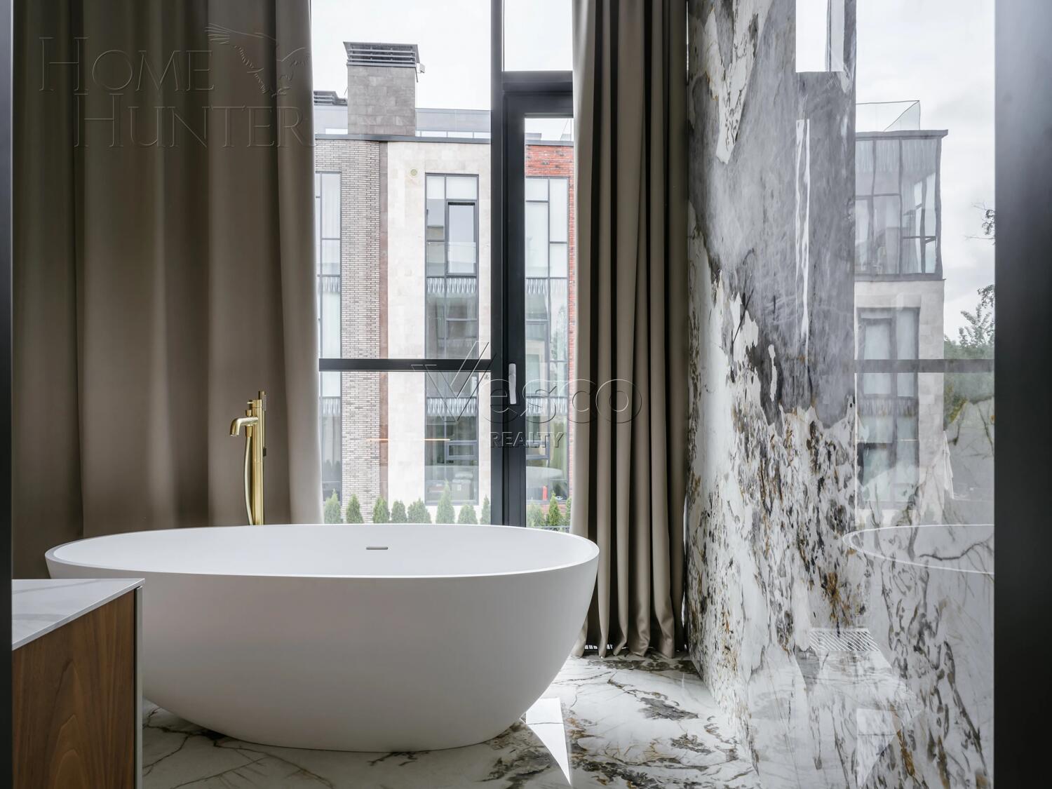 3-этажный таунхаус 310 м² с отделкой