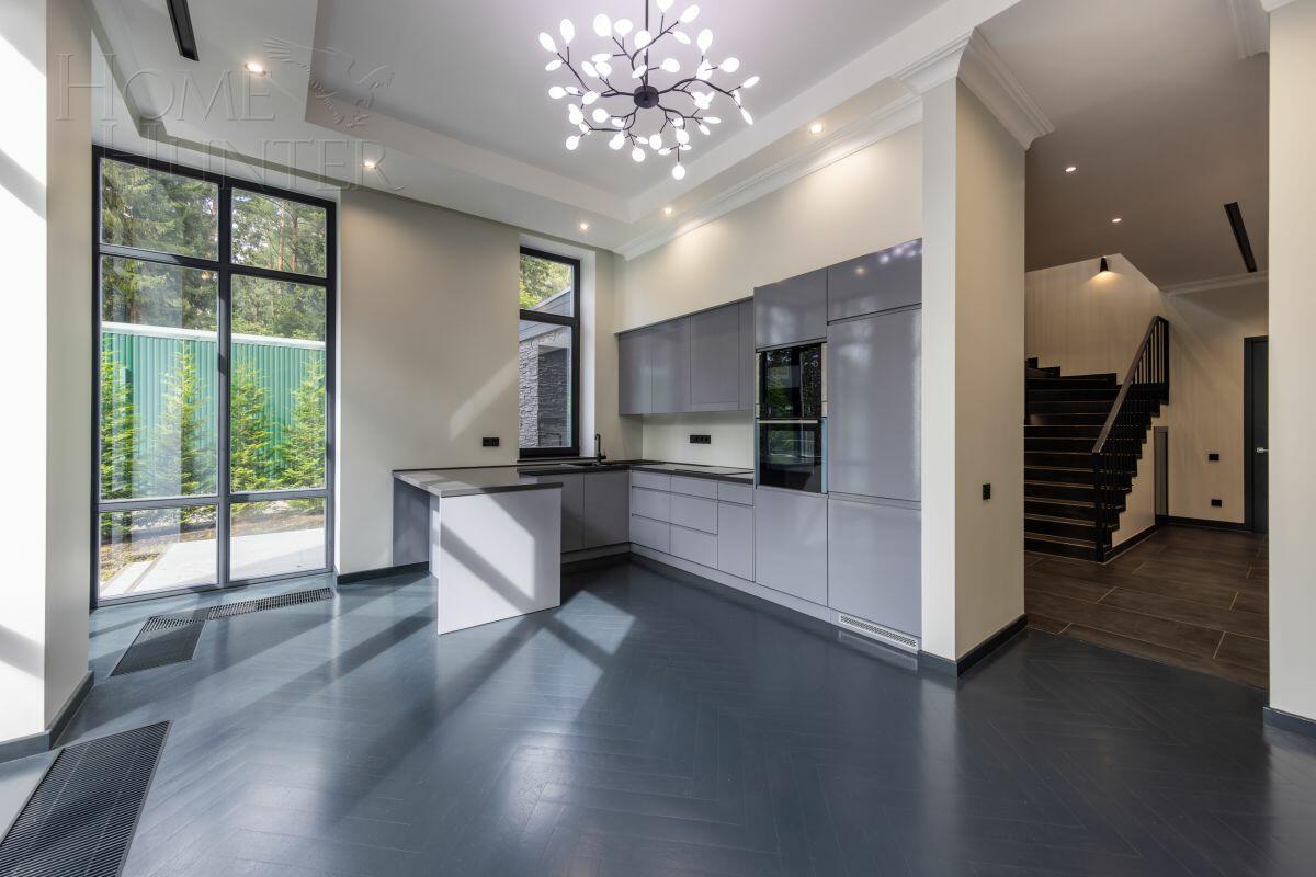 2-этажный коттедж 300.3 м² с отделкой