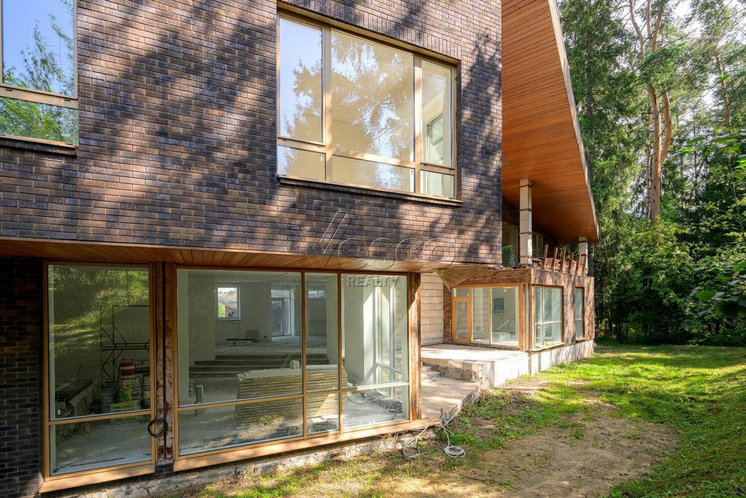 2-этажный коттедж 638 м² без отделки