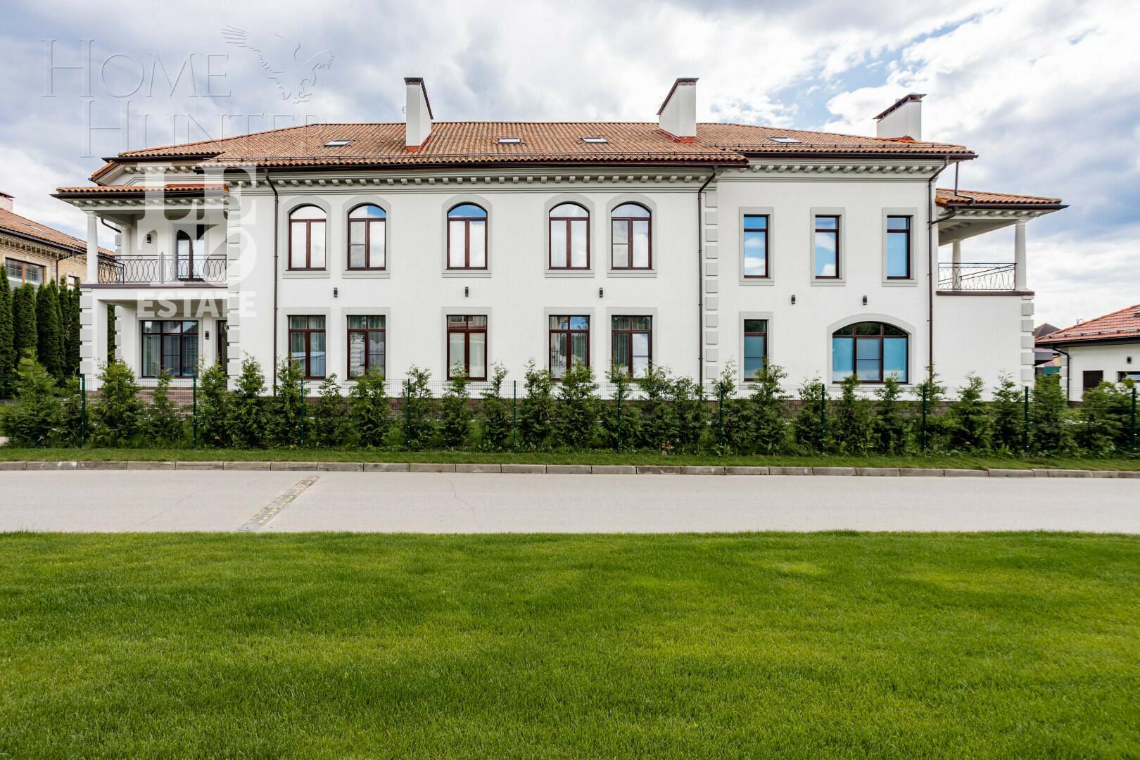 2-этажный коттедж 1 327 м² с отделкой