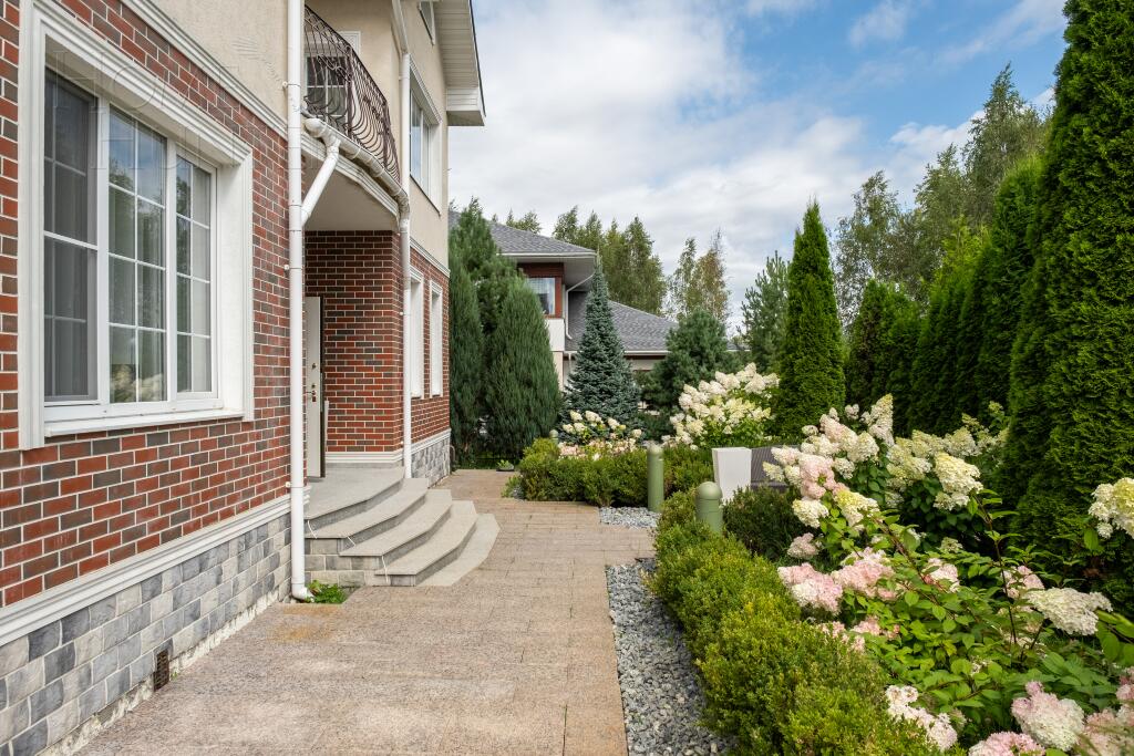 2-этажный коттедж 400 м² с отделкой