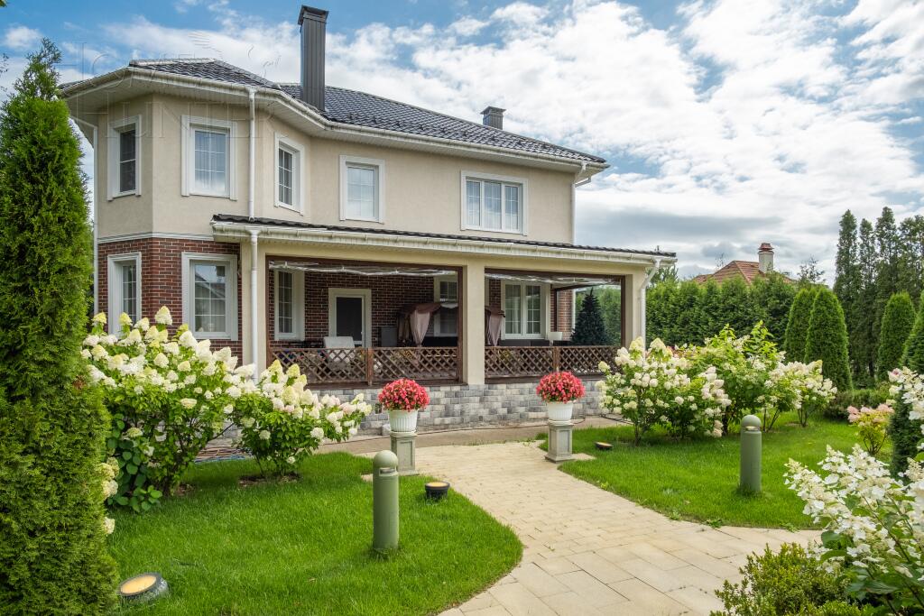 2-этажный коттедж 400 м² с отделкой