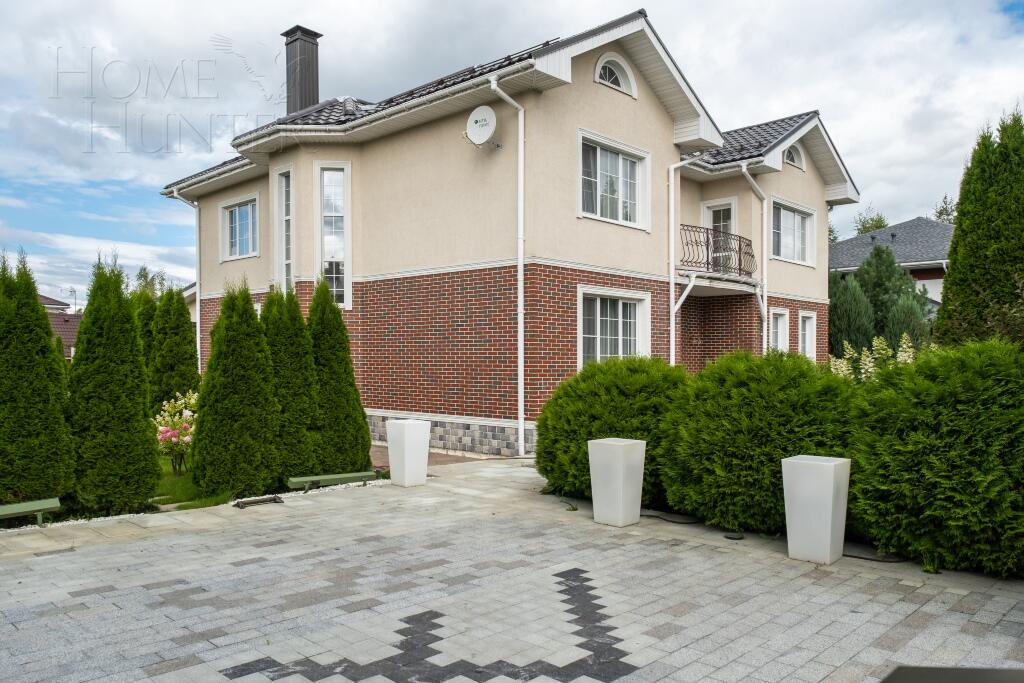 2-этажный коттедж 400 м² с отделкой