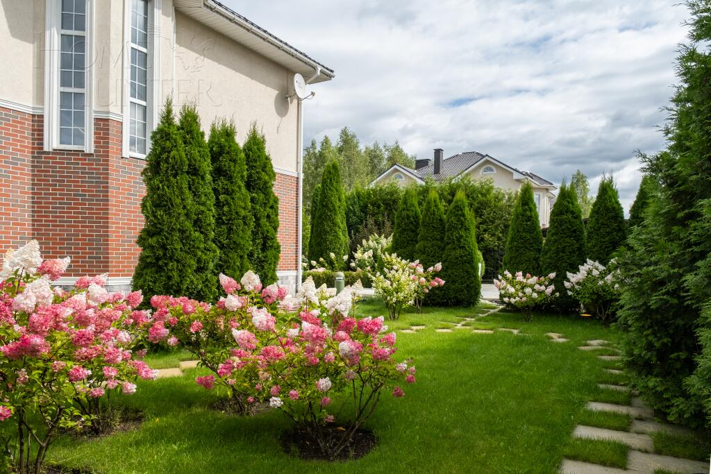 2-этажный коттедж 400 м² с отделкой