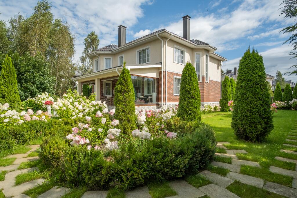 2-этажный коттедж 400 м² с отделкой