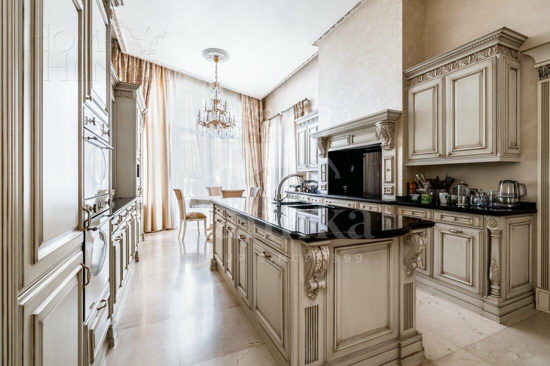 2-этажный коттедж 1 000 м² с отделкой