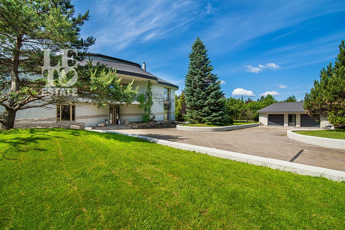 3-этажный коттедж 1 241 м² с отделкой