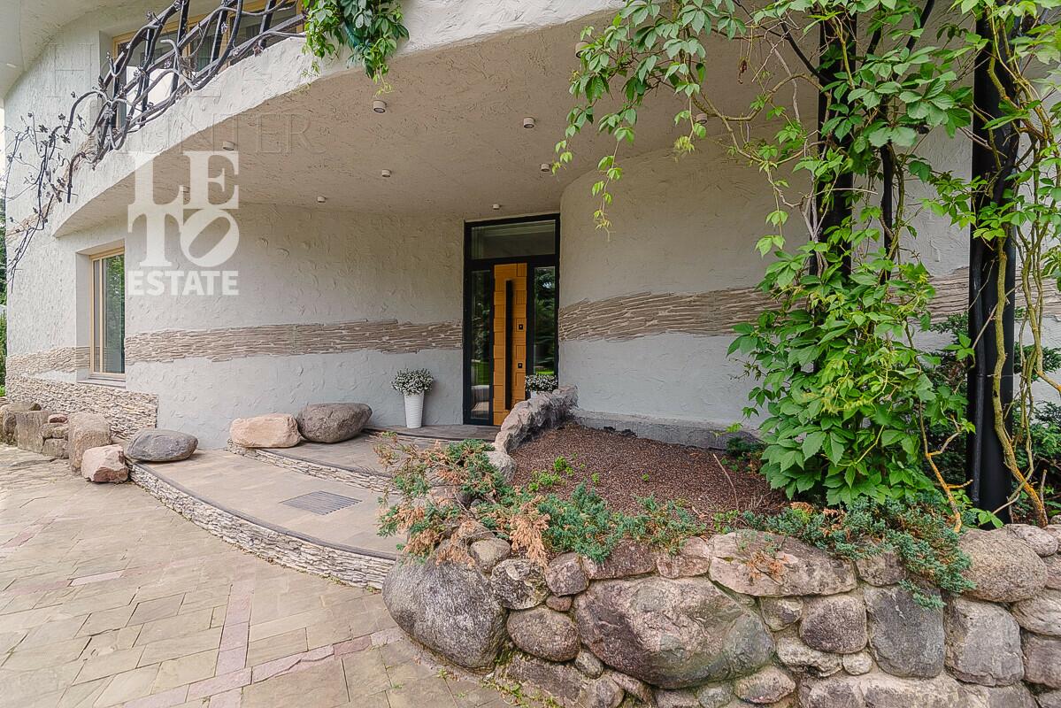 3-этажный коттедж 1 241 м² с отделкой