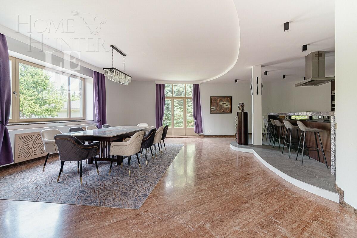 3-этажный коттедж 1 241 м² с отделкой