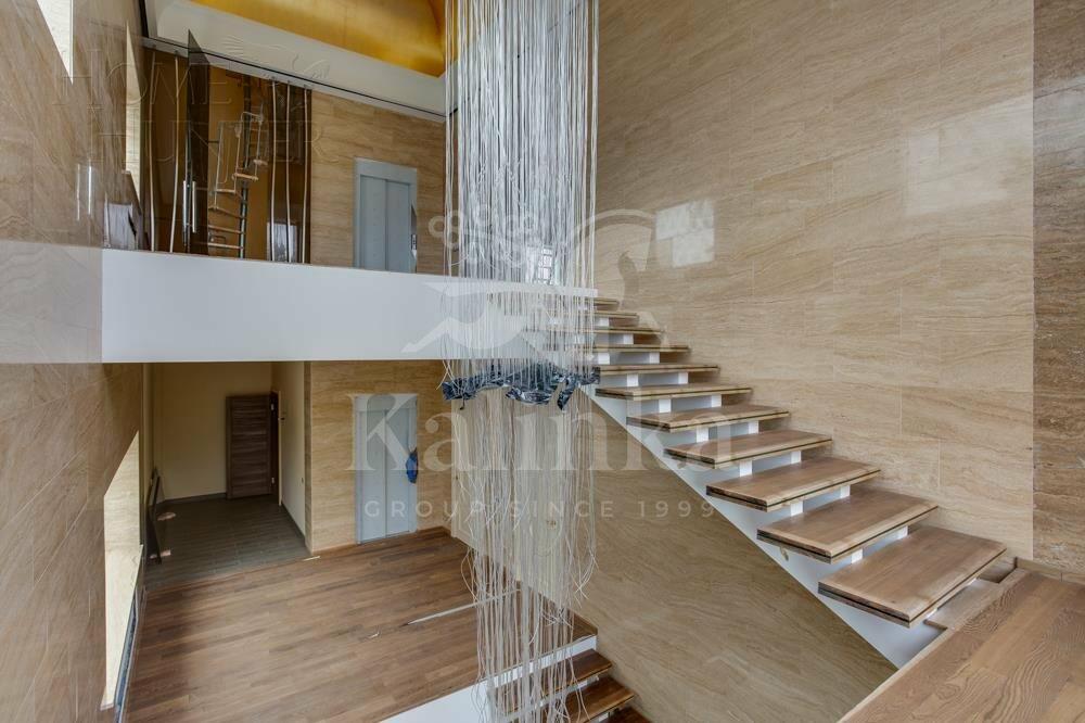 3-этажный коттедж 979 м² с отделкой