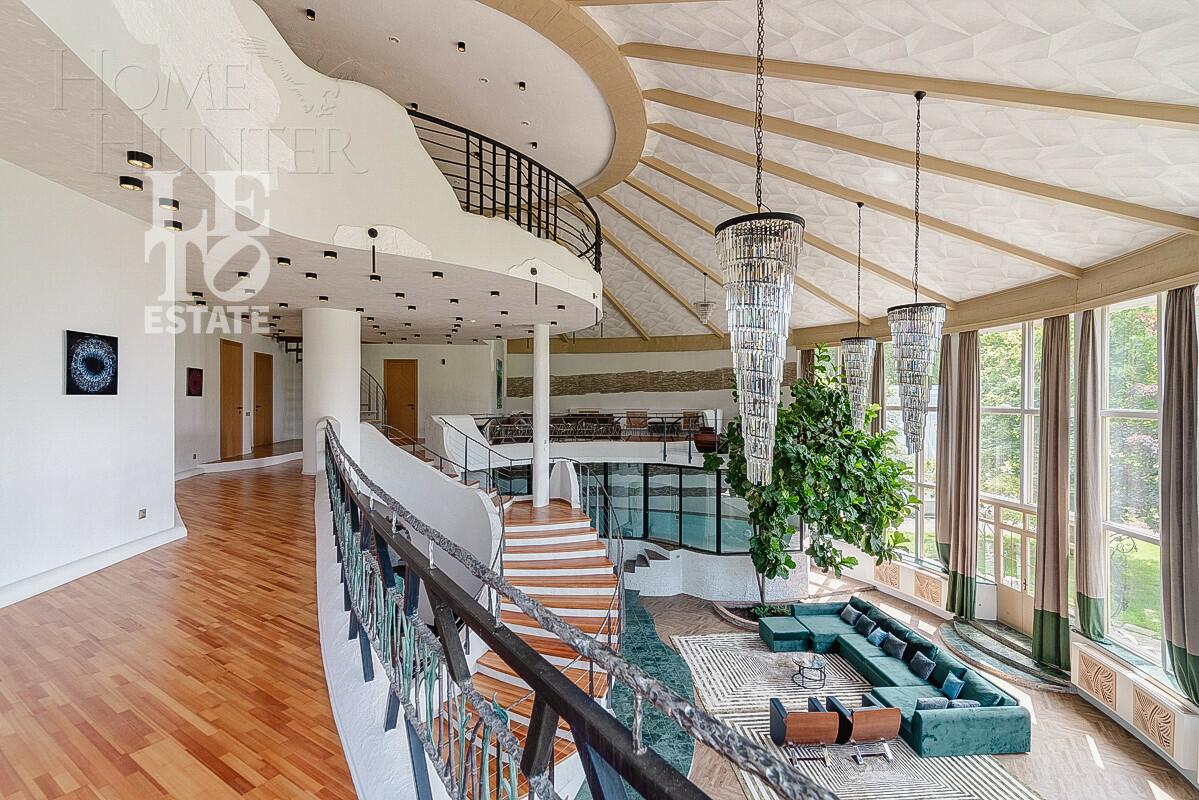 3-этажный коттедж 1 241 м² с отделкой