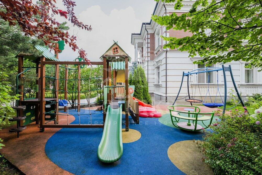 2-этажный коттедж 1 258 м² с отделкой