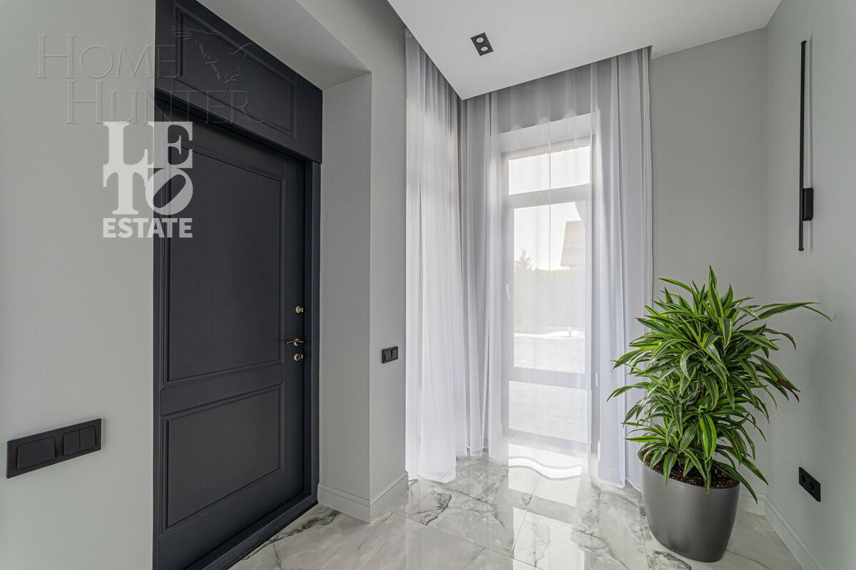 2-этажный коттедж 320 м² с отделкой