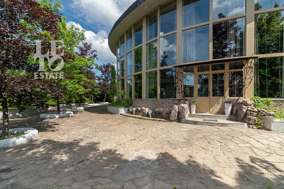 3-этажный коттедж 1 241 м² с отделкой