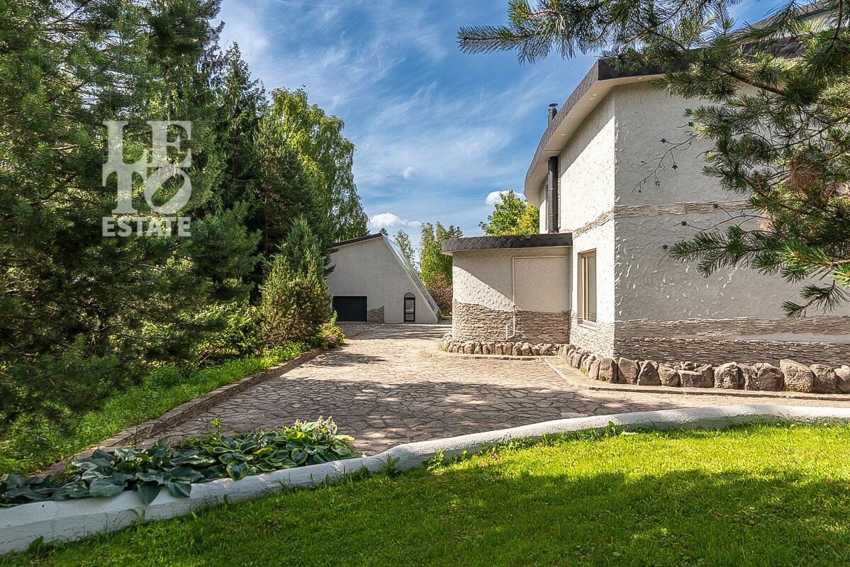 3-этажный коттедж 1 241 м² с отделкой