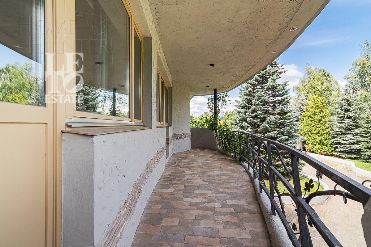 3-этажный коттедж 1 241 м² с отделкой