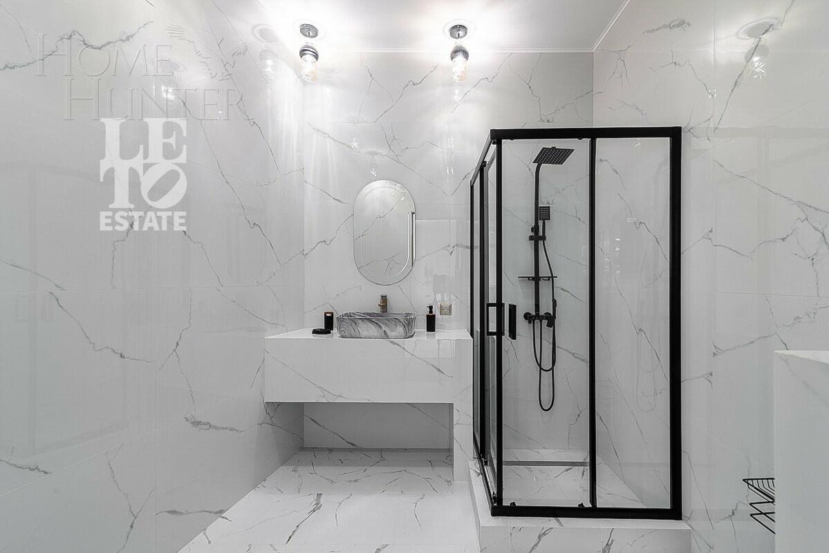 3-этажный коттедж 1 241 м² с отделкой