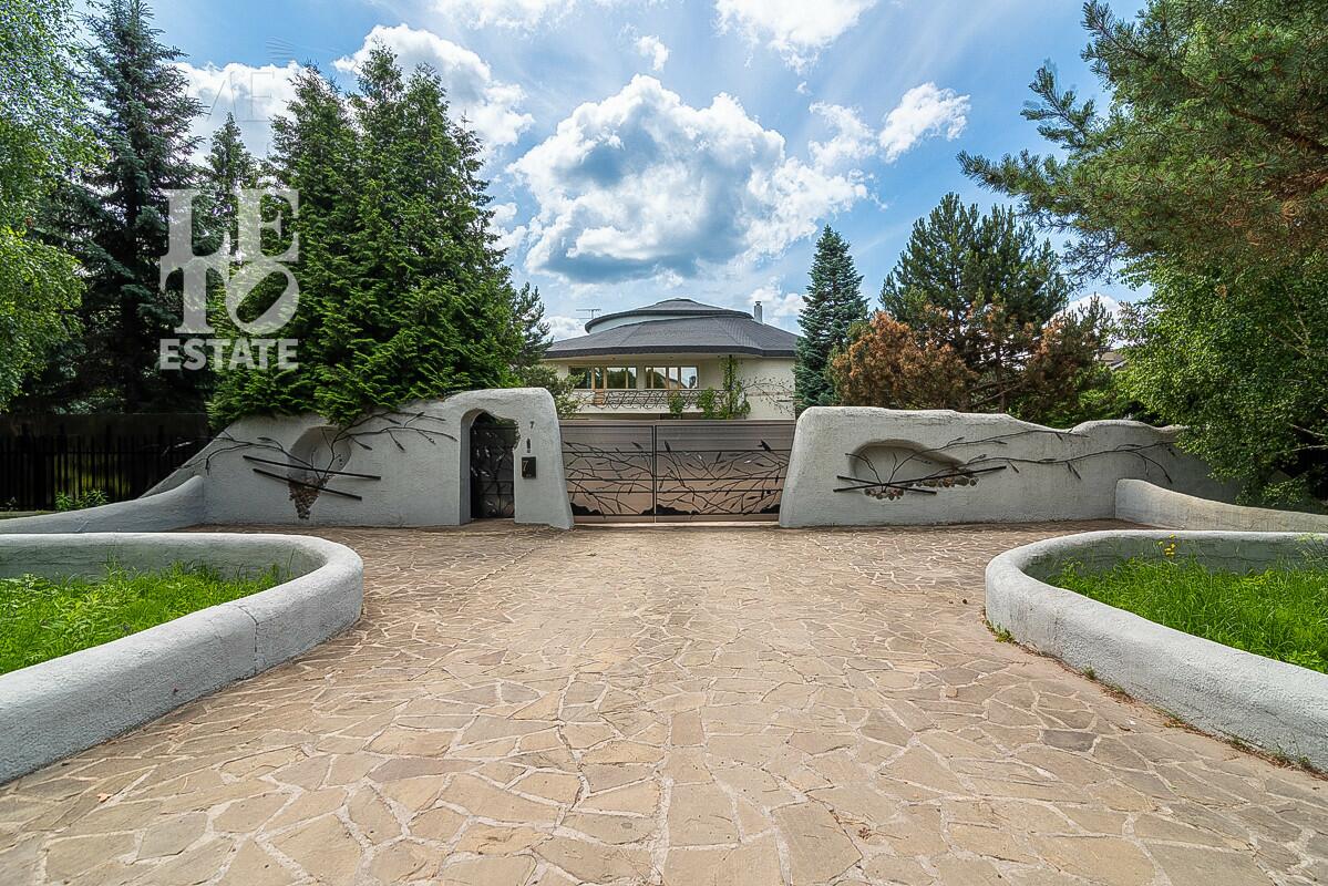 3-этажный коттедж 1 241 м² с отделкой