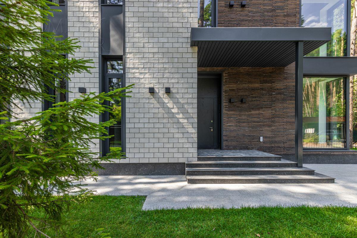 3-этажный коттедж 420 м² с отделкой