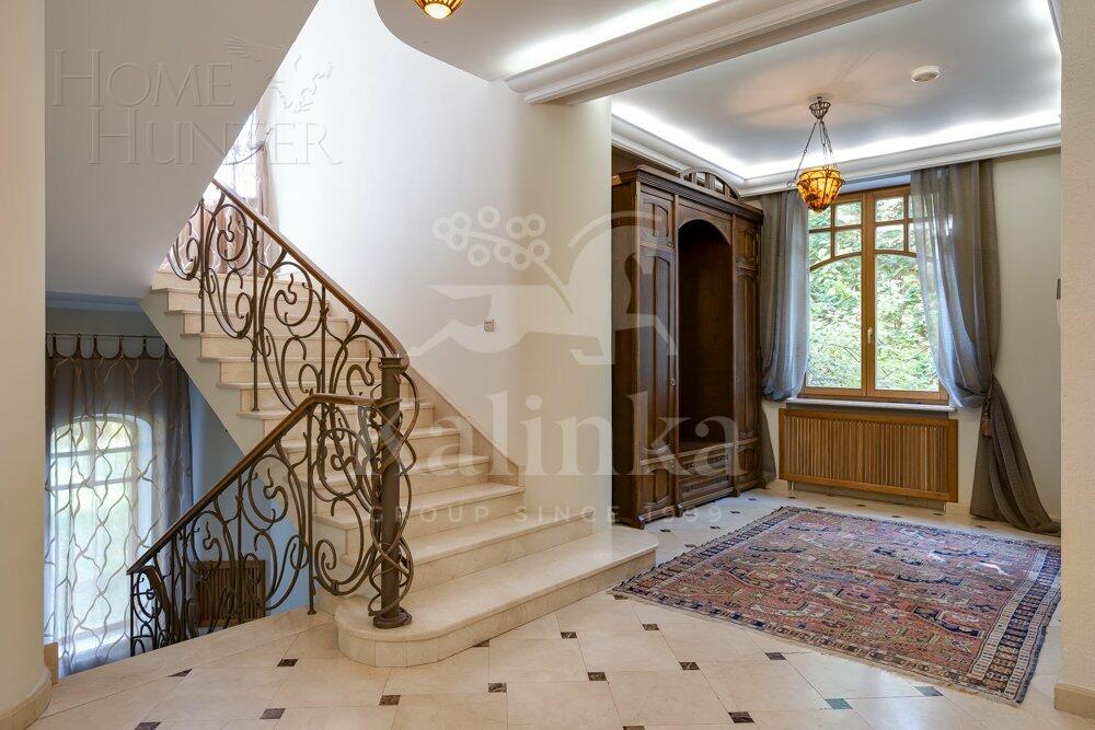 2-этажный коттедж 350 м² с отделкой