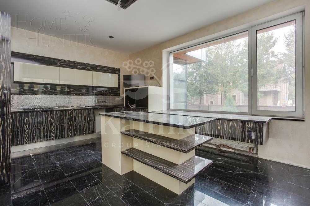 3-этажный коттедж 979 м² с отделкой