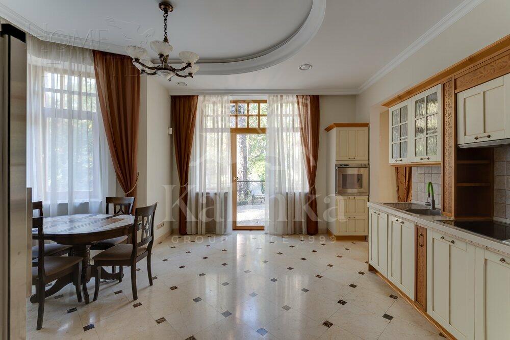 2-этажный коттедж 350 м² с отделкой