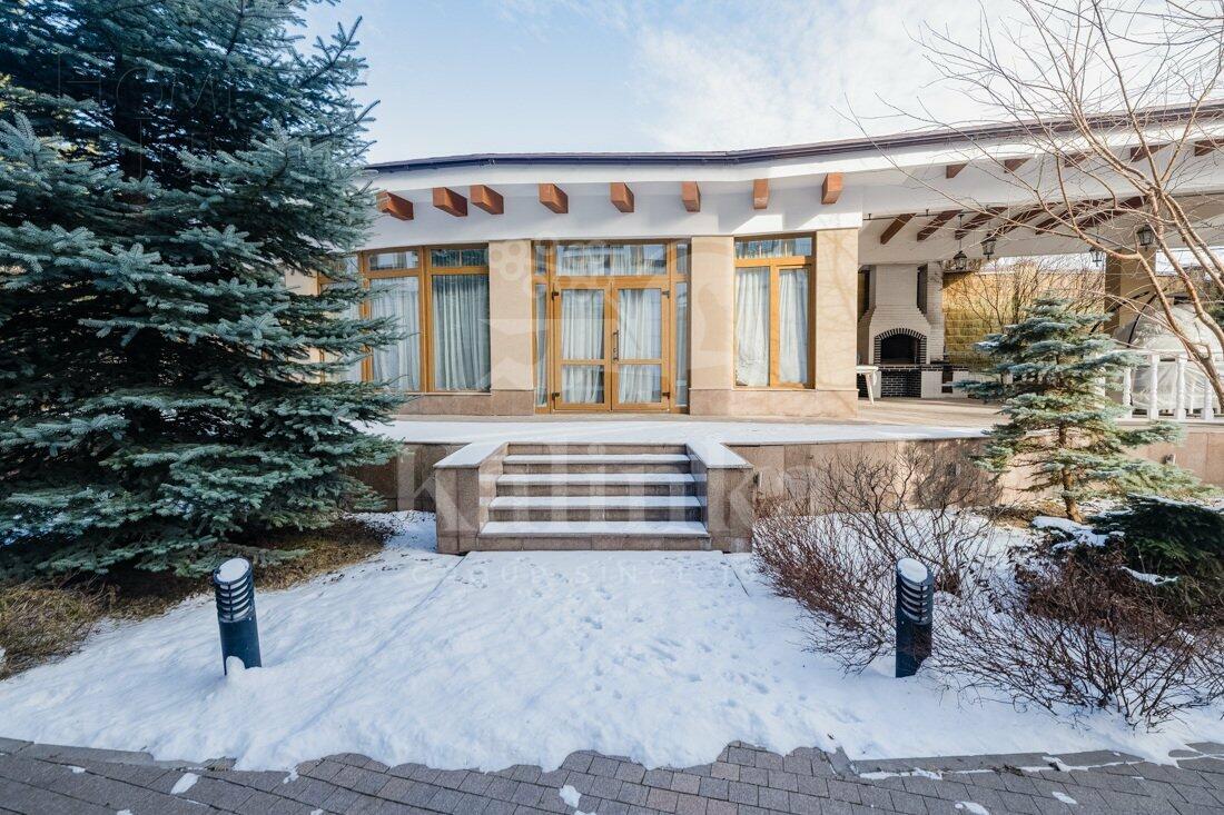 2-этажный коттедж 1 000 м² с отделкой