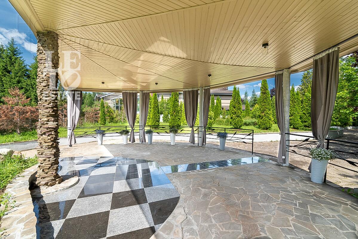 3-этажный коттедж 1 241 м² с отделкой