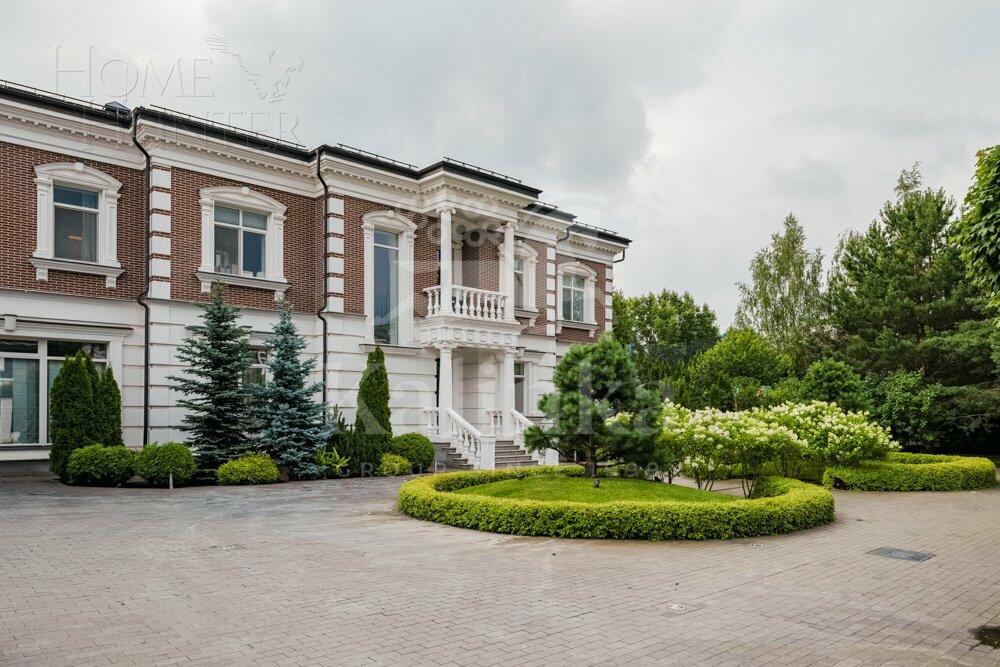 2-этажный коттедж 1 258 м² с отделкой