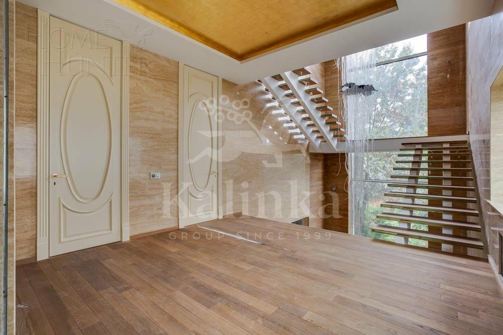 3-этажный коттедж 979 м² с отделкой