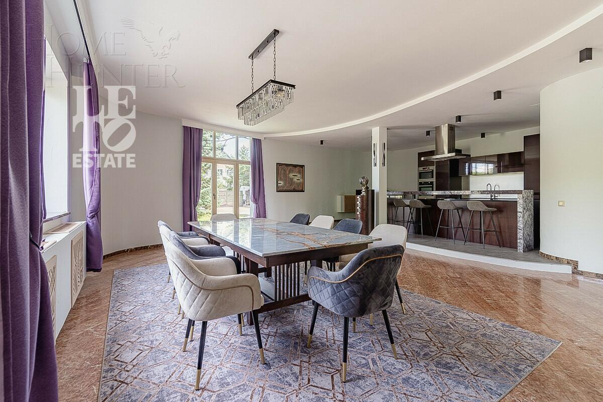 3-этажный коттедж 1 241 м² с отделкой