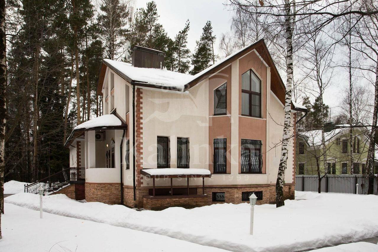 3-этажный коттедж 400 м² с отделкой