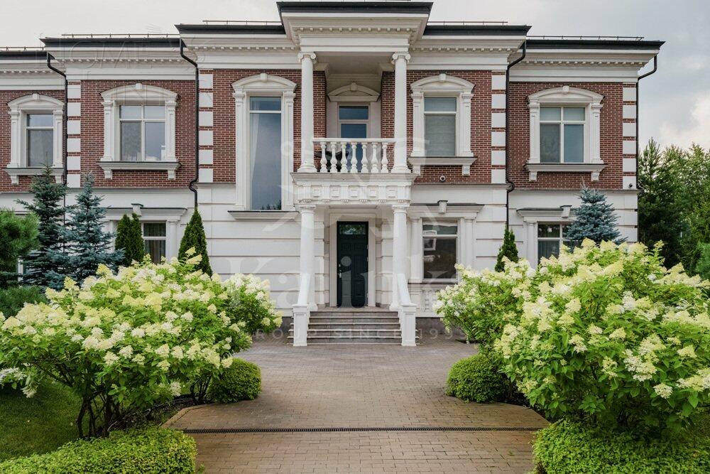 2-этажный коттедж 1 258 м² с отделкой