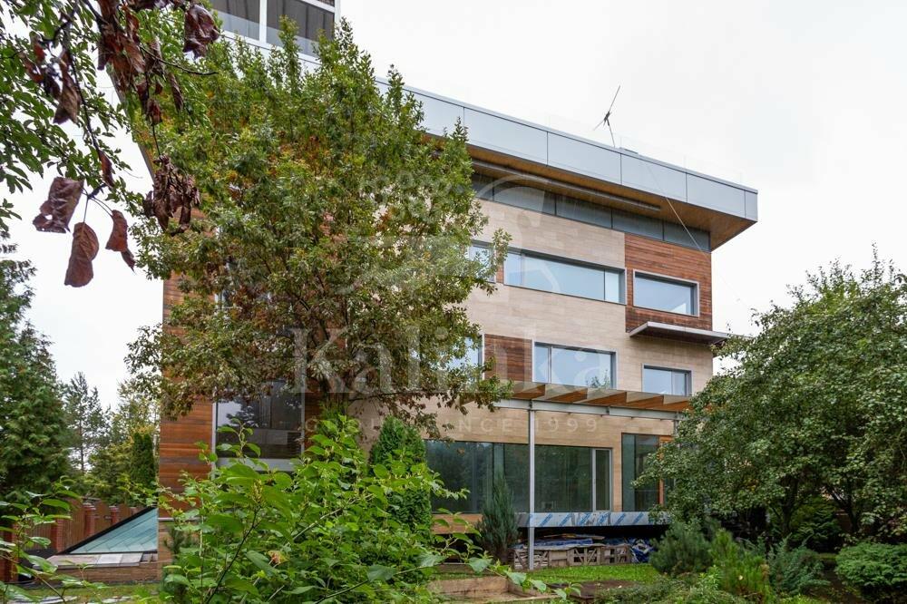 3-этажный коттедж 979 м² с отделкой