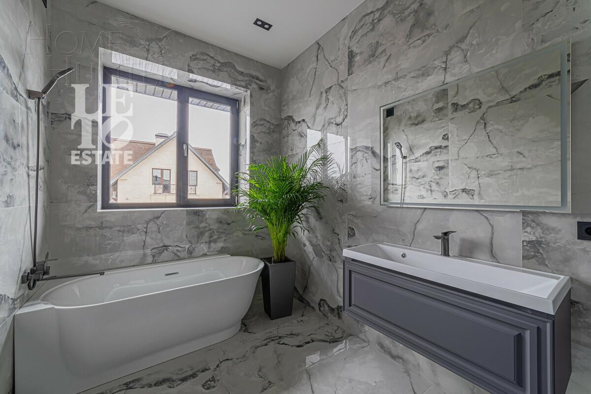 2-этажный коттедж 320 м² с отделкой