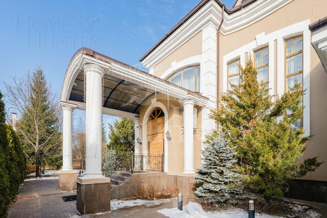 2-этажный коттедж 1 000 м² с отделкой