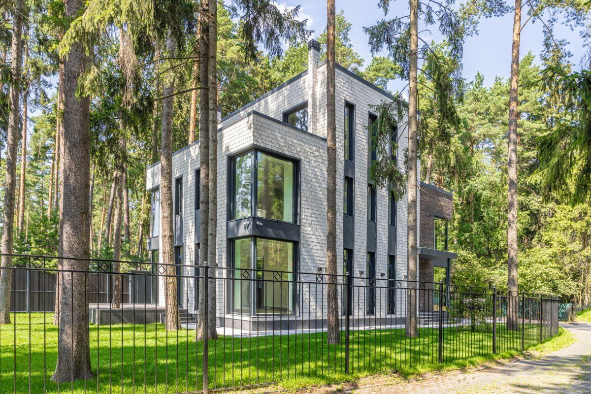 3-этажный коттедж 420 м² с отделкой