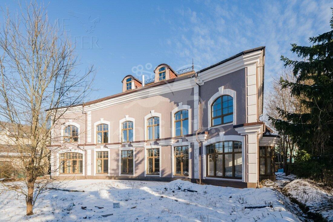 2-этажный коттедж 1 000 м² с отделкой