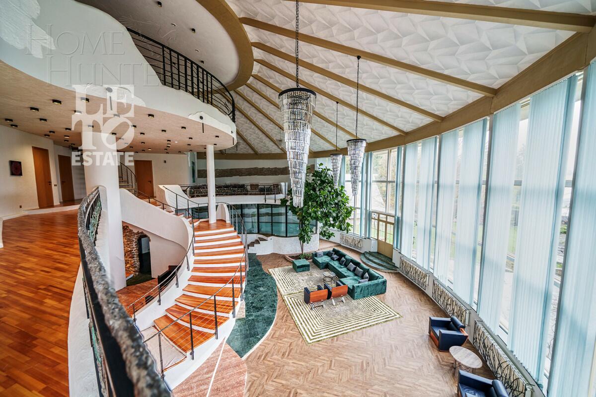 3-этажный коттедж 1 241 м² с отделкой