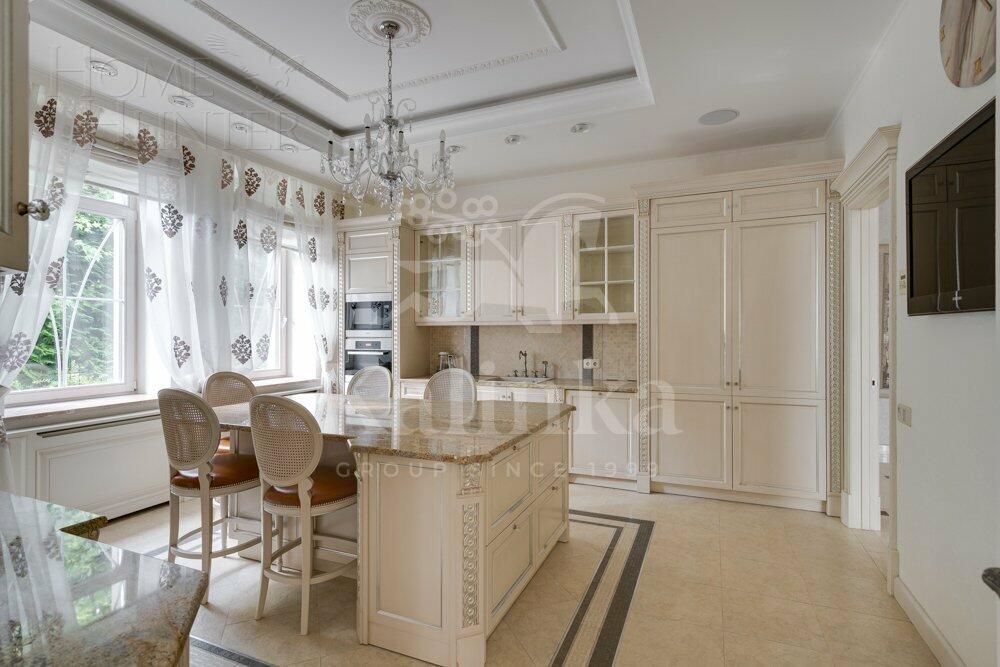 2-этажный коттедж 600 м² с отделкой