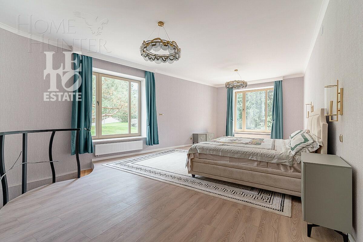 3-этажный коттедж 1 241 м² с отделкой