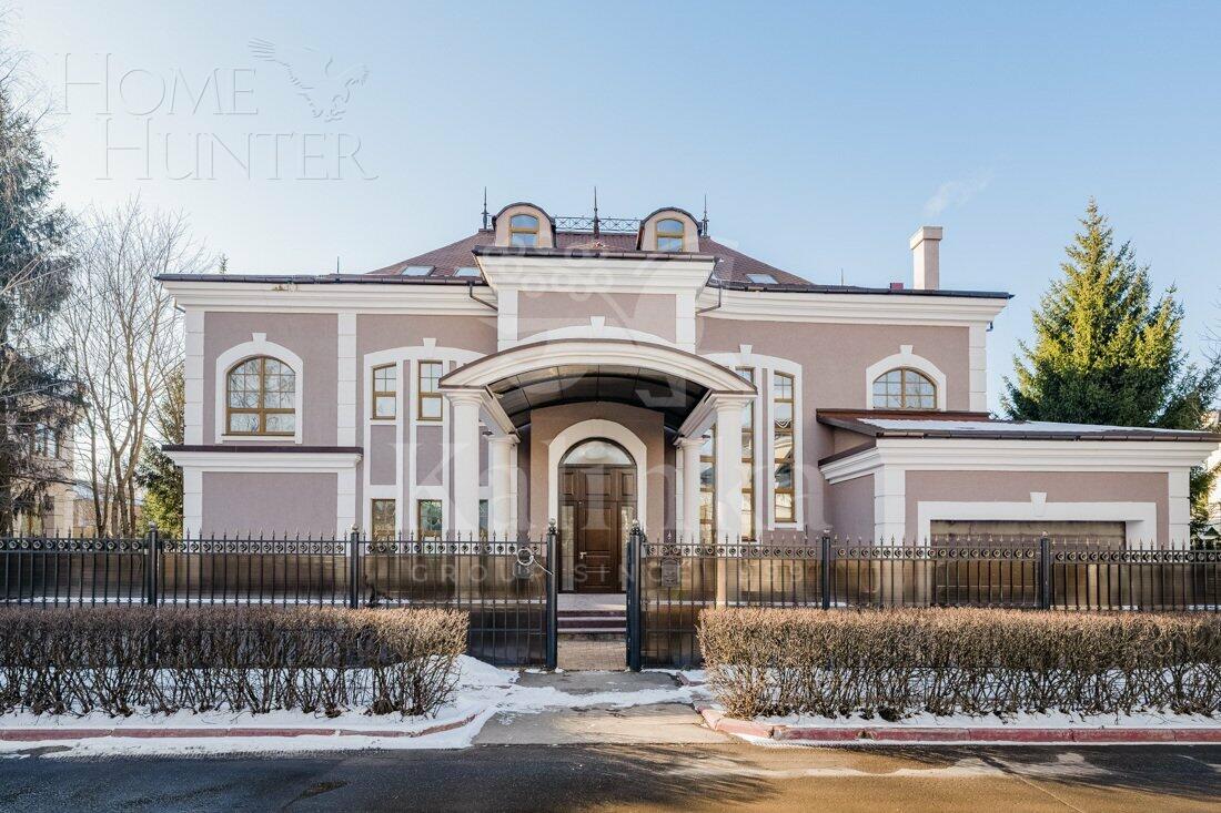 2-этажный коттедж 1 000 м² с отделкой