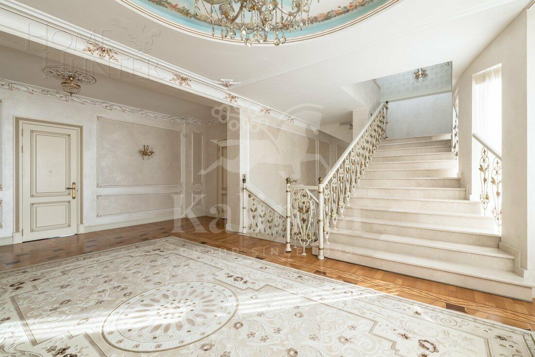 2-этажный коттедж 1 000 м² с отделкой