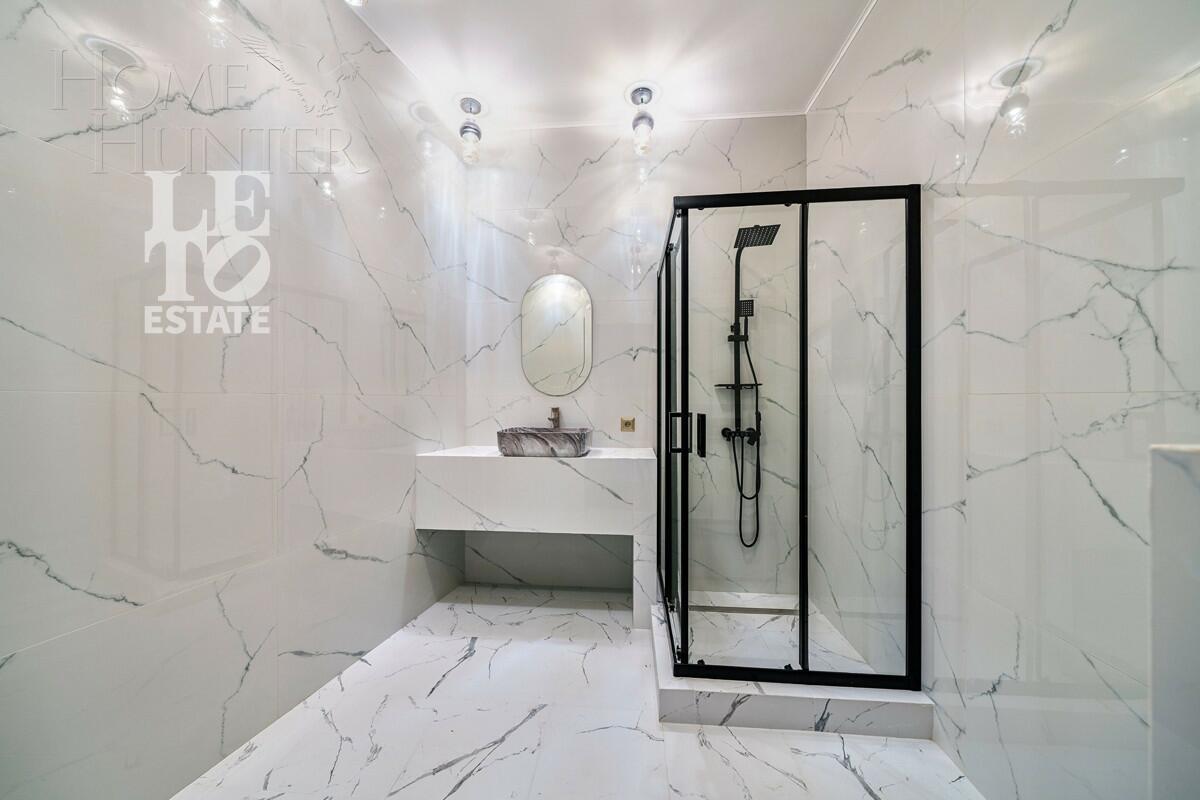 3-этажный коттедж 1 241 м² с отделкой