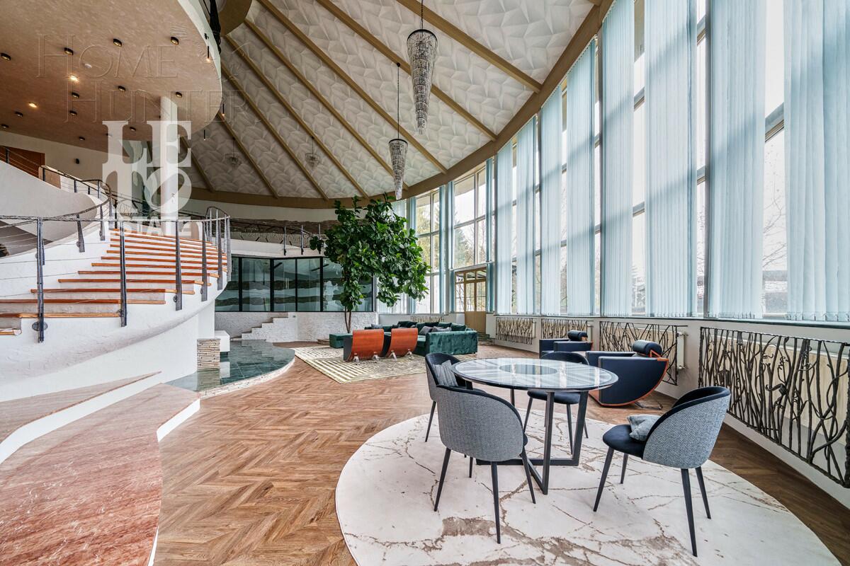 3-этажный коттедж 1 241 м² с отделкой