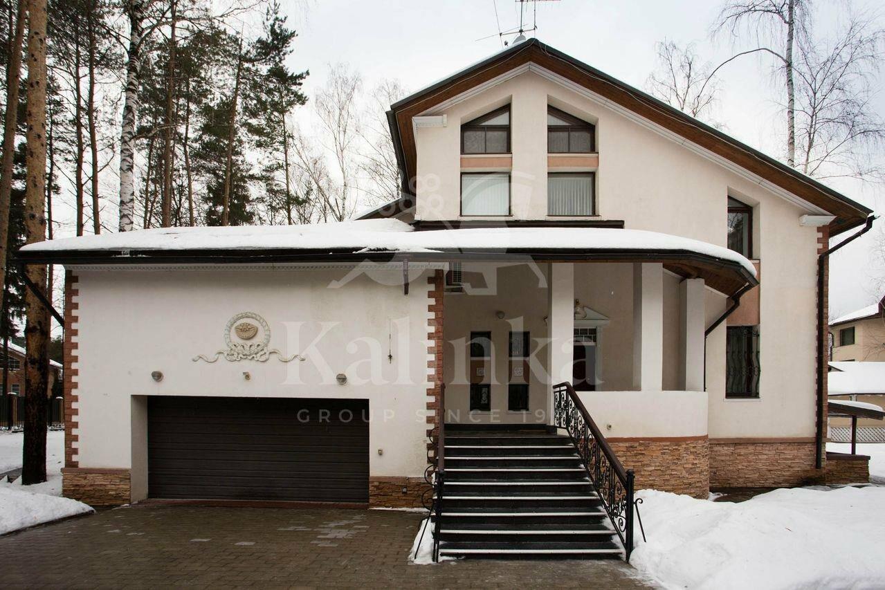 3-этажный коттедж 400 м² с отделкой