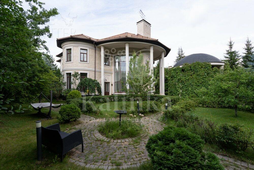 2-этажный коттедж 600 м² с отделкой